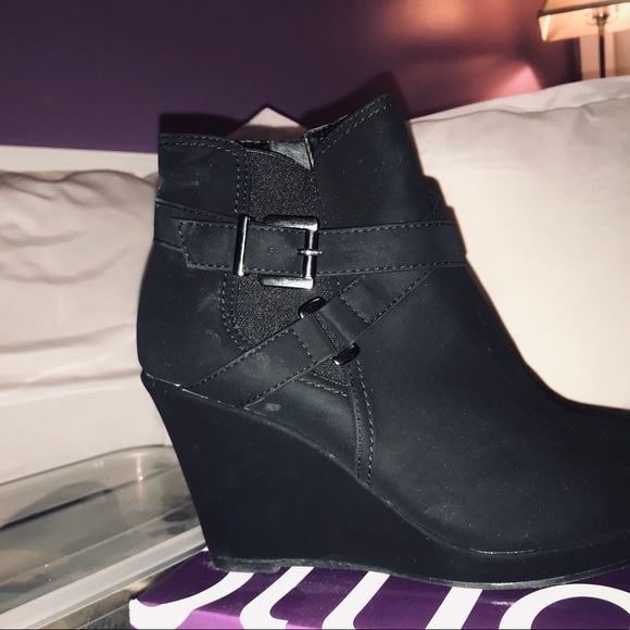 Shoes all size 8 - Picture 2 of 5